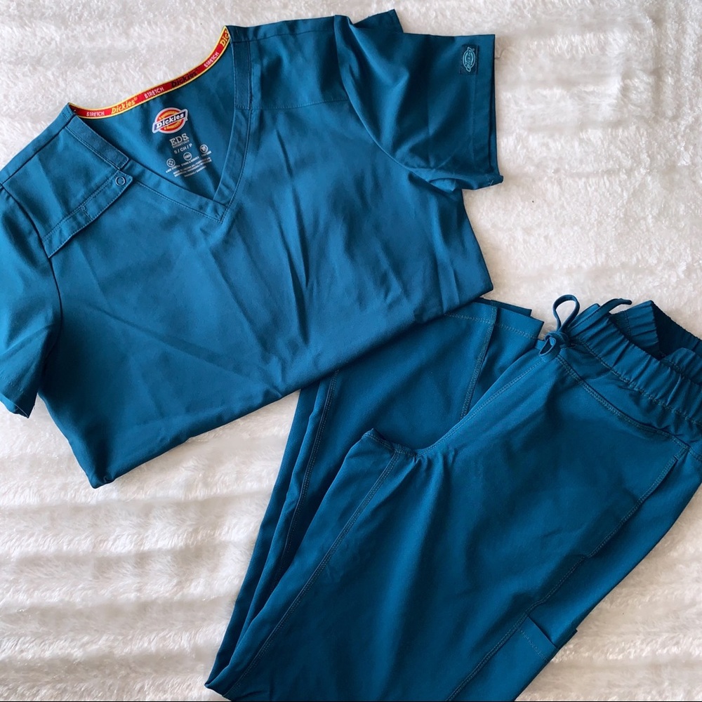 Dickies Women’s Scrub Set